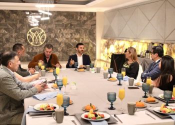 Yankel Benítez, hoteleros y empresarios afinan detalles de cara a celebración de Día de Muertos