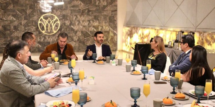 Yankel Benítez, hoteleros y empresarios afinan detalles de cara a celebración de Día de Muertos