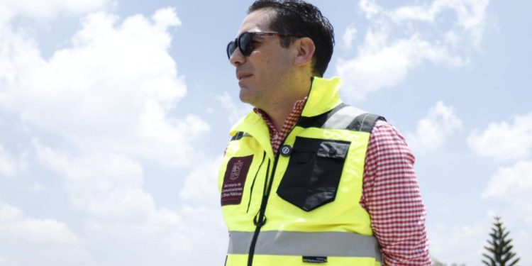 Megaobra vial de salida a Pátzcuaro, con 54 % de avance: Rogelio Zarazúa