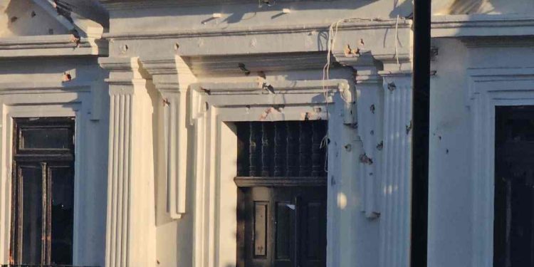 Atacan con armas y drones explosivos la presidencia municipal de Zinapécuaro