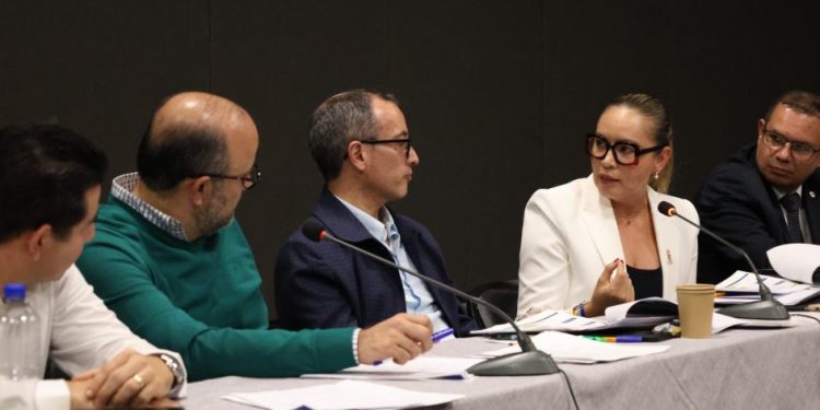 Yarabí Ávila participa en las Mesas de Diálogo del Plan Michoacán por la Paz y la Justicia; UMSNH plantea propuestas para abonar en la estrategia