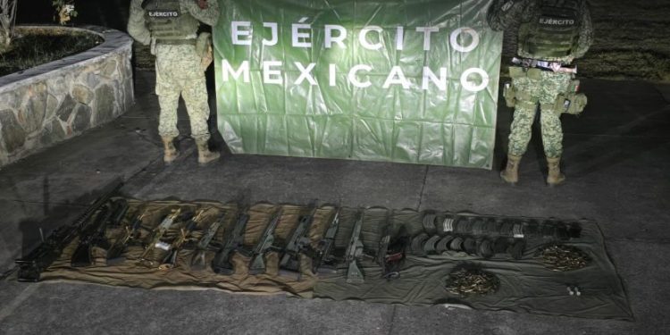 Más de 300 kilogramos de droga y 14 armas largas asegurados en Huetamo: SSP