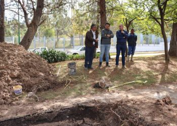 Supervisa Adolfo Torres, trabajos de reparación de fuga en Santa María