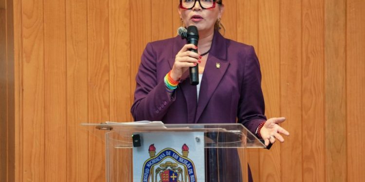 La UMSNH ha generado revoluciones, ha levantado la voz ante las injusticias, pero no genera violencia: Yarabí Ávila