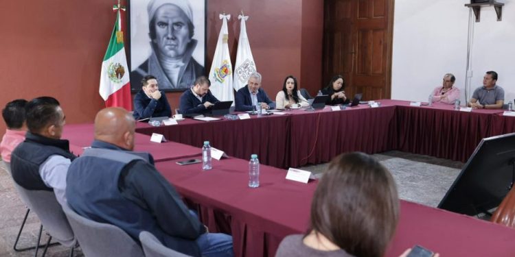 Transportistas urbanos y suburbanos de Morelia confían en proyecto de metrobús; Bedolla presenta beneficios