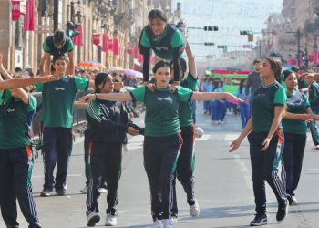 El espíritu de la Revolución Mexicana une a miles de familias en desfile cívico-deportivo: Bedolla