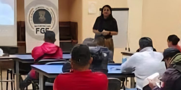 FGE fortalece las capacidades operativas de la Ronda Comunitaria de Cherán mediante capacitación en legalidad y derecho