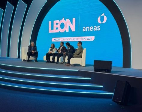 Adolfo Torres fortalece la modernización del Ooapas en la Convención Aneas 2025