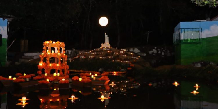 Adolfo Torres reconoce el esfuerzo del STAOOAPAS por mantener vivas las tradiciones de Día de Muertos