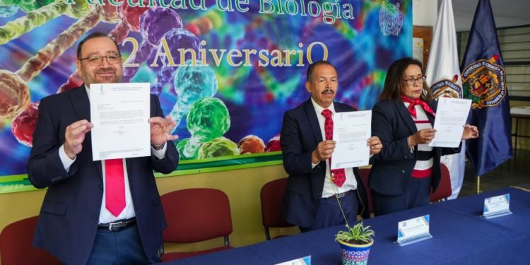Facultad de Biología celebra aniversario con la reacreditación de su Licenciatura