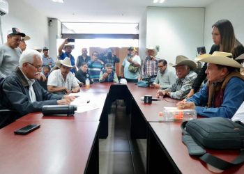 Sader y asociaciones ganaderas firman acuerdo por la movilización de animales