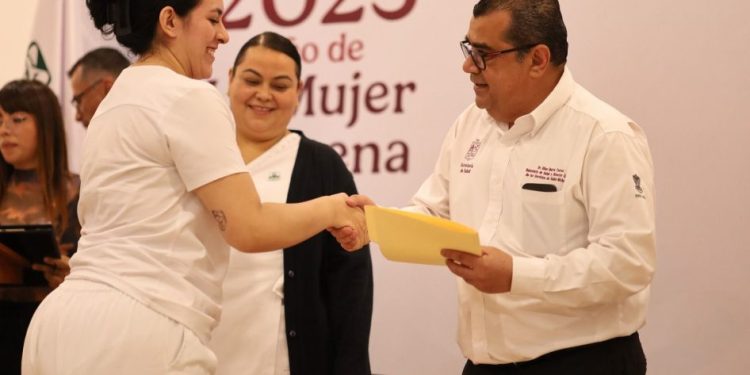 Plan Michoacán incorpora 244 profesionales de la salud para fortalecer atención en la entidad
