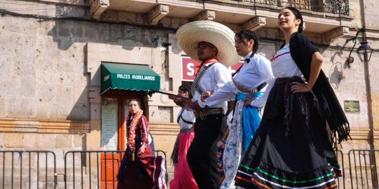 Sin contratiempos y en ambiente familiar se realizan desfiles por el 115 Aniversario de la Revolución Mexicana en Michoacán: Segob