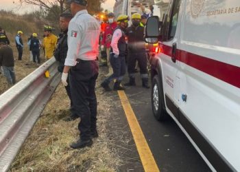 Atiende CRUM volcadura de autobús en la carretera Morelia-Pátzcuaro