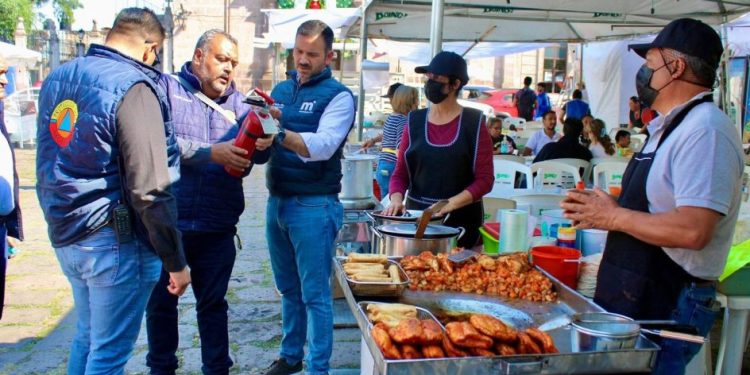 Supervisa Yankel Benítez establecimientos de Fiestas Guadalupanas