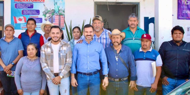 Yankel Benítez y autoridades de Santiago Undameo, establecen ruta de trabajo