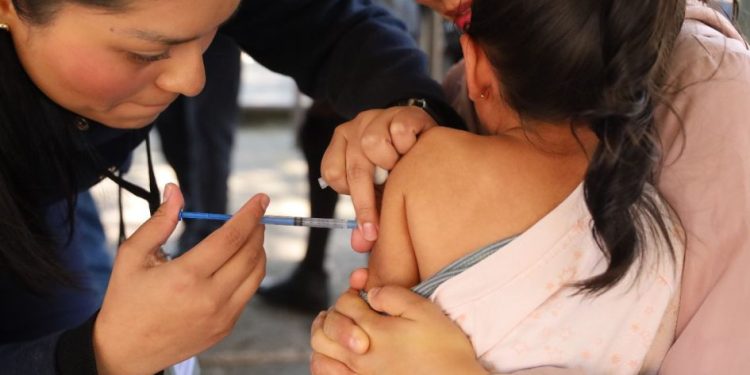 Vacunación, importante para frenar complicaciones graves de infecciones respiratorias: SSM