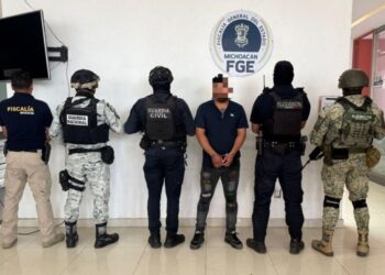 SSP detiene a 3 hombres en Zamora y Jacona; asegura arma de fuego y droga