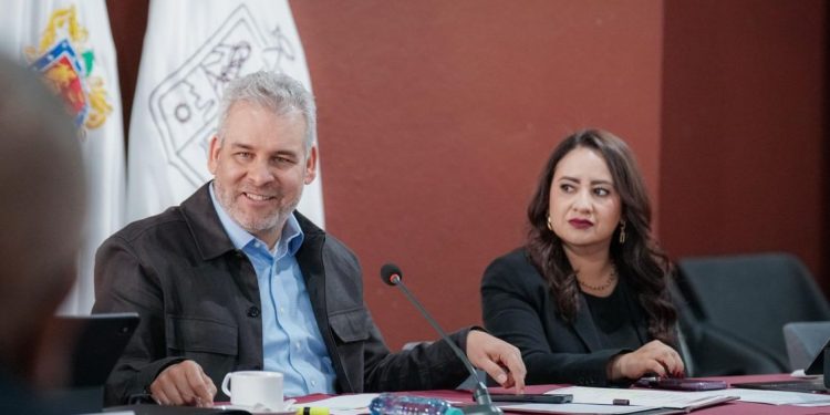 Renovación de transporte en Uruapan, resultado de coordinación entre Gobierno y transportistas: Gladyz Butanda