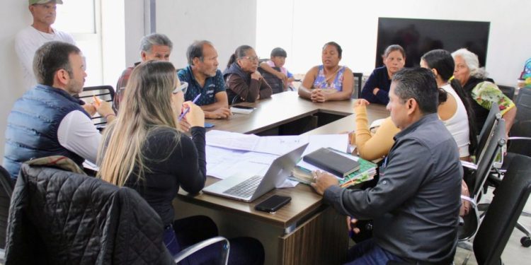 Atiende Yankel Benítez a vecinos de colonias 10 de Junio y Rubén Jaramillo