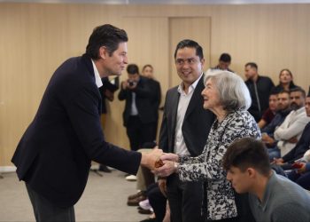 Alfonso Martínez, reconoce a deportistas morelianos