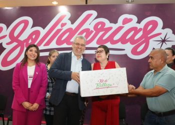 Bedolla impulsa autonomía económica de michoacanas; da más de 300 kits de autoempleo