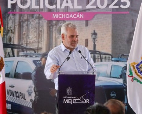 Entrega Bedolla 122 patrullas para reforzar seguridad en municipios