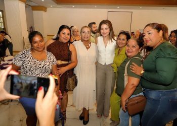 Comparte Paola Delgadillo proyectos exitosos del DIF Morelia a mujeres de Lázaro Cárdenas