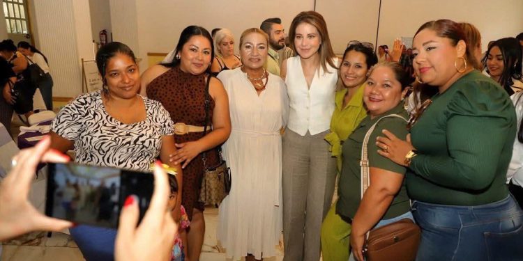 Comparte Paola Delgadillo proyectos exitosos del DIF Morelia a mujeres de Lázaro Cárdenas
