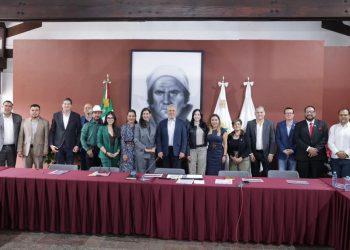 Bedolla y alcaldes construirán 10 nuevos planteles para bachillerato