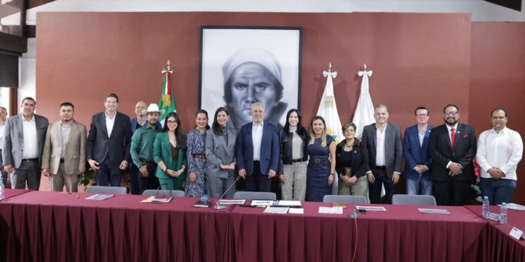 Bedolla y alcaldes construirán 10 nuevos planteles para bachillerato