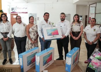 Gobierno del Estado refuerza respaldo a Coahuayana con acciones de atención y apoyo comunitario