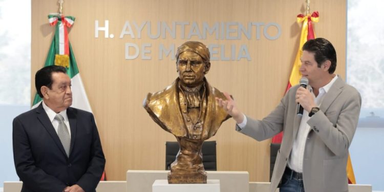 Devela Alfonso Martínez busto de Morelos que será colocado en el CAM