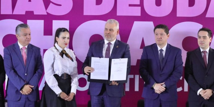 Bedolla presenta reforma constitucional para frenar endeudamientos de largo plazo en Michoacán