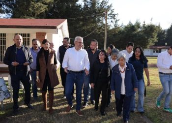 Bedolla y rectora de la Universidad Nacional Rosario Castellanos visitan espacios para los campus en Zitácuaro y Zacapu