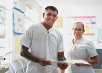 Gobierno de Michoacán paga nómina a 2,829 trabajadores del IMSS-Bienestar