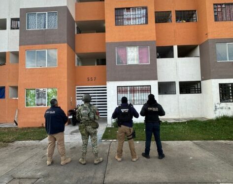 Fiscalía General ejecuta cateo en Villas del Pedregal; asegura 545 dosis de metanfetamina