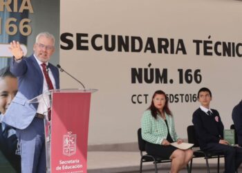 Inaugura Bedolla nuevas instalaciones de Secundaria Técnica 166 en Morelia