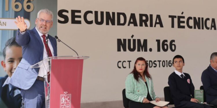 Inaugura Bedolla nuevas instalaciones de Secundaria Técnica 166 en Morelia