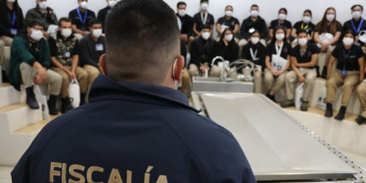 Estudiantes del Centro Universitario Animaxe de las Américas visitan la Fiscalía General del Estado de Michoacán
