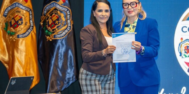 A doblar el paso convoca Yarabí Ávila al funcionariado nicolaita; Gabinete cierra filas con la rectora