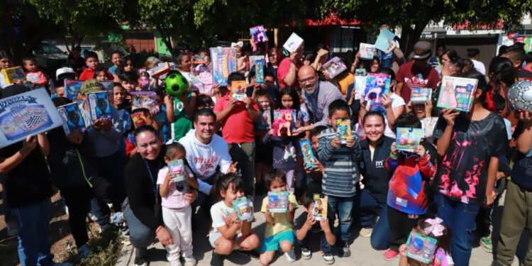 DIF Morelia lleva alegría a niñas y niños con entrega de juguetes de Reyes Magos