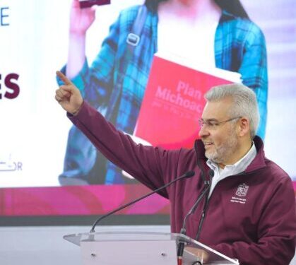 Michoacán, primer estado del país con becas en todos los niveles educativos: Bedolla