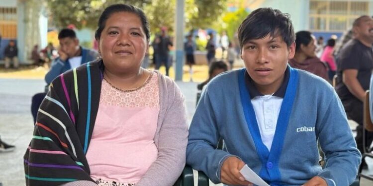 Más de 194 mil estudiantes de prepa y universidad beneficiados con sistema de becas: Iemsysem