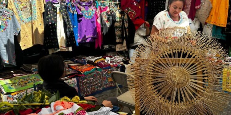 Nueva infraestructura impulsará experiencia turística del tianguis artesanal de Uruapan: Sectur