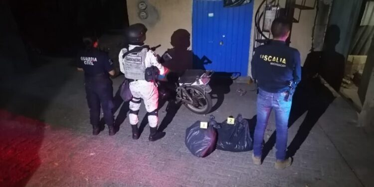 En cateo, detiene FGE a una persona y asegura narcótico en Carácuaro