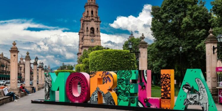 La diseñadora internacional Ágatha Ruíz de la Prada, destaca bellezas de Morelia