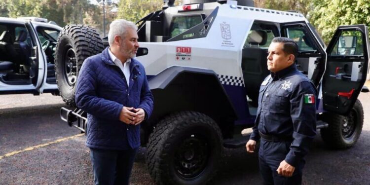 Bedolla refuerza combate al crimen con nuevos vehículos blindado