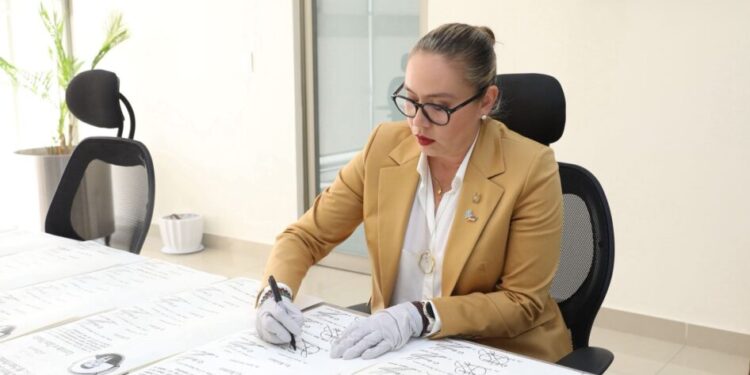 Administración de Yarabí Ávila lanza programa de reducción de costo de titulación; invitan a egresados a tramitar su título