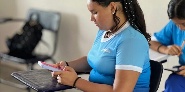 Más de 237 mil estudiantes michoacanos recibirán internet gratuito a partir de febrero